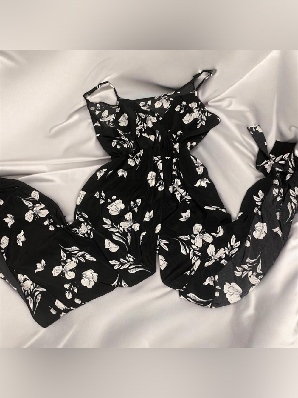 Black Floral tie-leg Jumpsuit